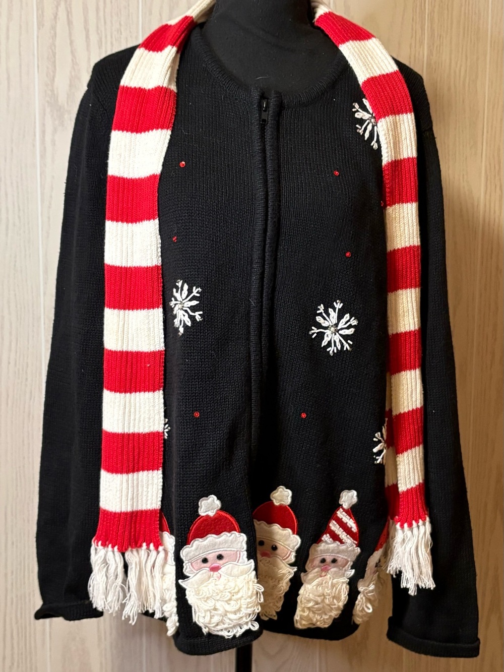Vintage embroidered Santa Christmas cardigan sweater XL